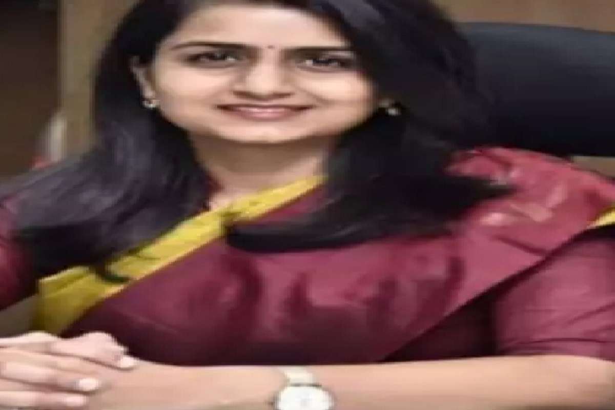 ias_saumya_jha.jpg