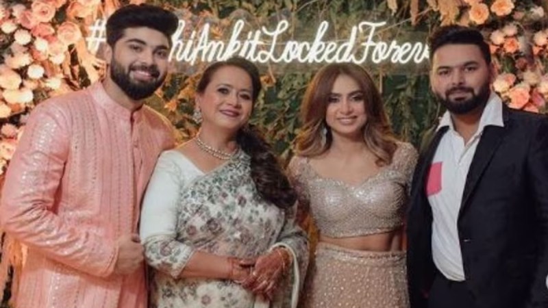 rishabh_pant_family.jpg