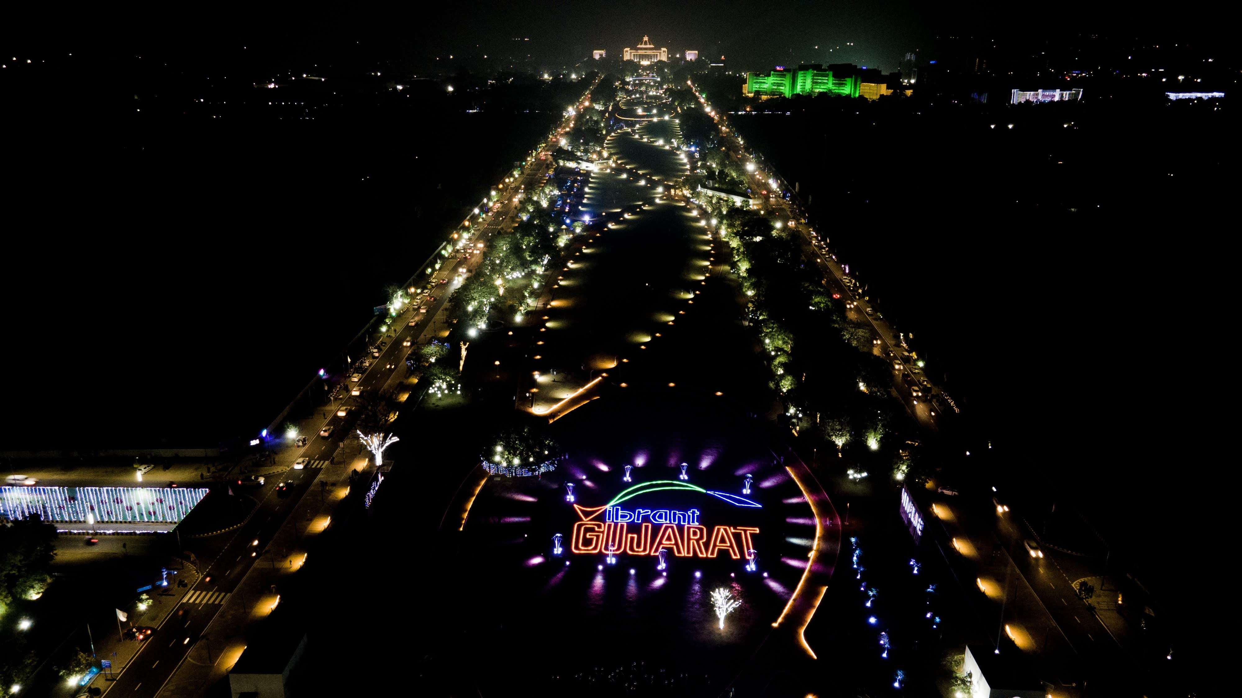 Gandhinagar: वाइब्रेंट गुजरात समिट 2024 के लिए दुल्हन जैसी सजी गुजरात की
राजधानी, तस्वीरों में देखें इसकी सुंदरता
