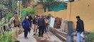 25 दिन बाद कार्रवाई करने पहुंची प्रशासन की टीम फिर सामग्री जब्त कर लाई