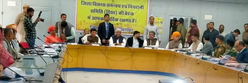 पानी-बिजली आपूर्ति के मुद्दे पर अभियंताओं को जनप्रतिनिधियों ने लताड़ा