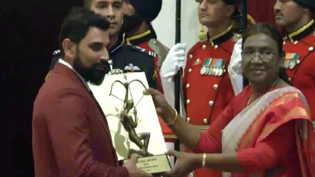 mohammed-shami-honored-with-arjuna-award-by-president-draupadi-murmu.jpg