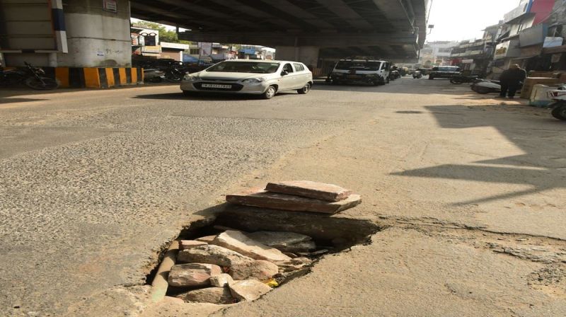 तीन साल से सड़क बदहाल, खुद का नहीं. . दूसरों का काम बताते रहे जिम्मेदार