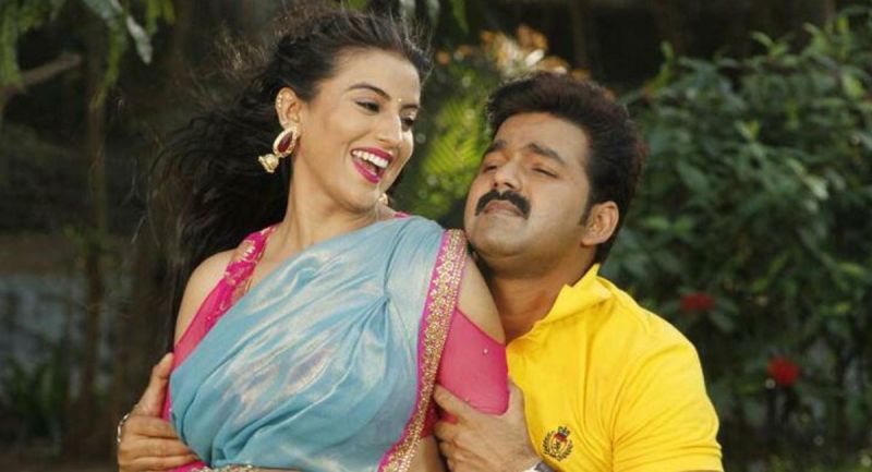 when_akshara_singh_was_in_love_with_pawan_singh_she_never_missed_a_chance_for_romance.jpg