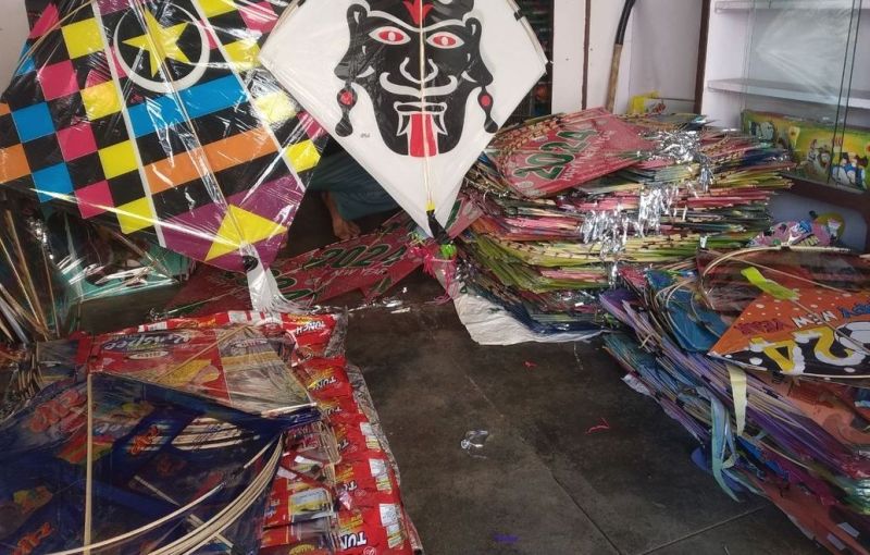 आगामी दो महीनों तक सुबह-शाम दो-दो घंटे पतंगबाजी पर रोक