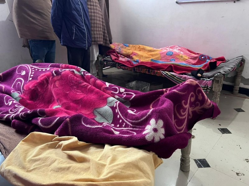 बेटा चाय लेकर गया तो कमरे में मृत मिले माता- पिता