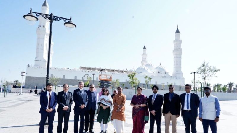 Pakistan got angry when Smriti Irani went to Madina Masjid said Saudi is silent because of trade