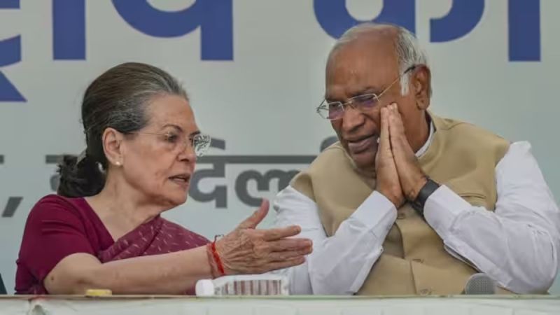 Congress split over Sonia Gandhi rejection invitationinaugurate Ram mandir acharya pramod krishnam said suicidal decision