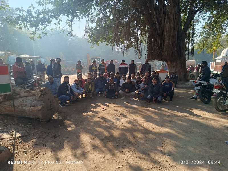 ईकोग्रीन कर्मचारी हड़ताल पर, मुख्यालय पहुंच जताया विरोध, 224 में से 122 वाहन ही निकले डोर टू डोर