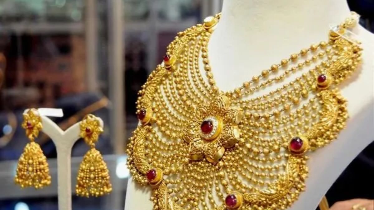 Huge jump in gold and silver prices on saturday know how much 10 grams of gold is available