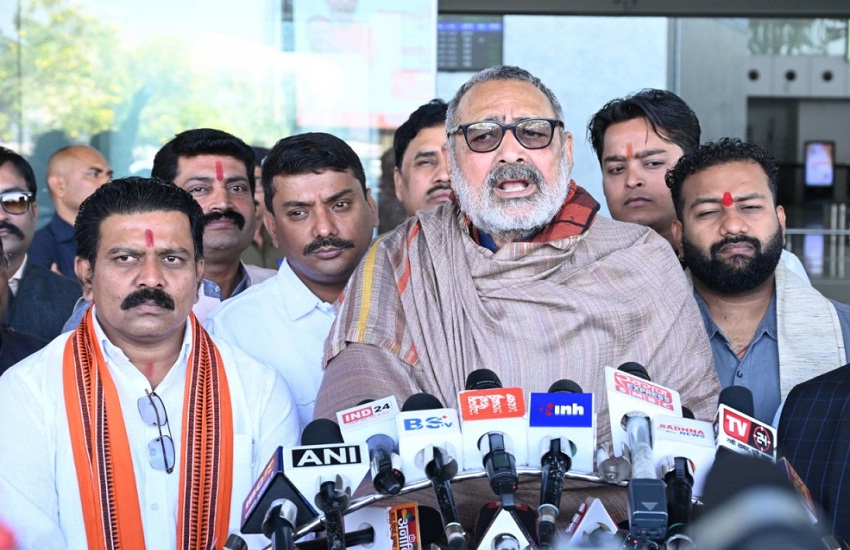 वीडियो स्टोरीः रायपुर पहुंचे गिरीराज सिंह, गोठान पर कह दी बड़ी बात