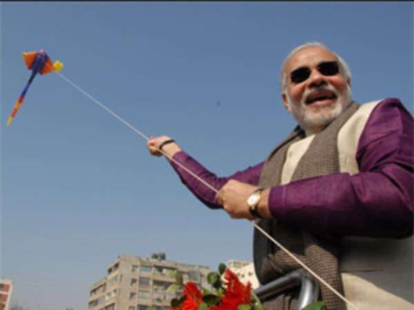 pm_narendra_modi_flying_kite____.jpg