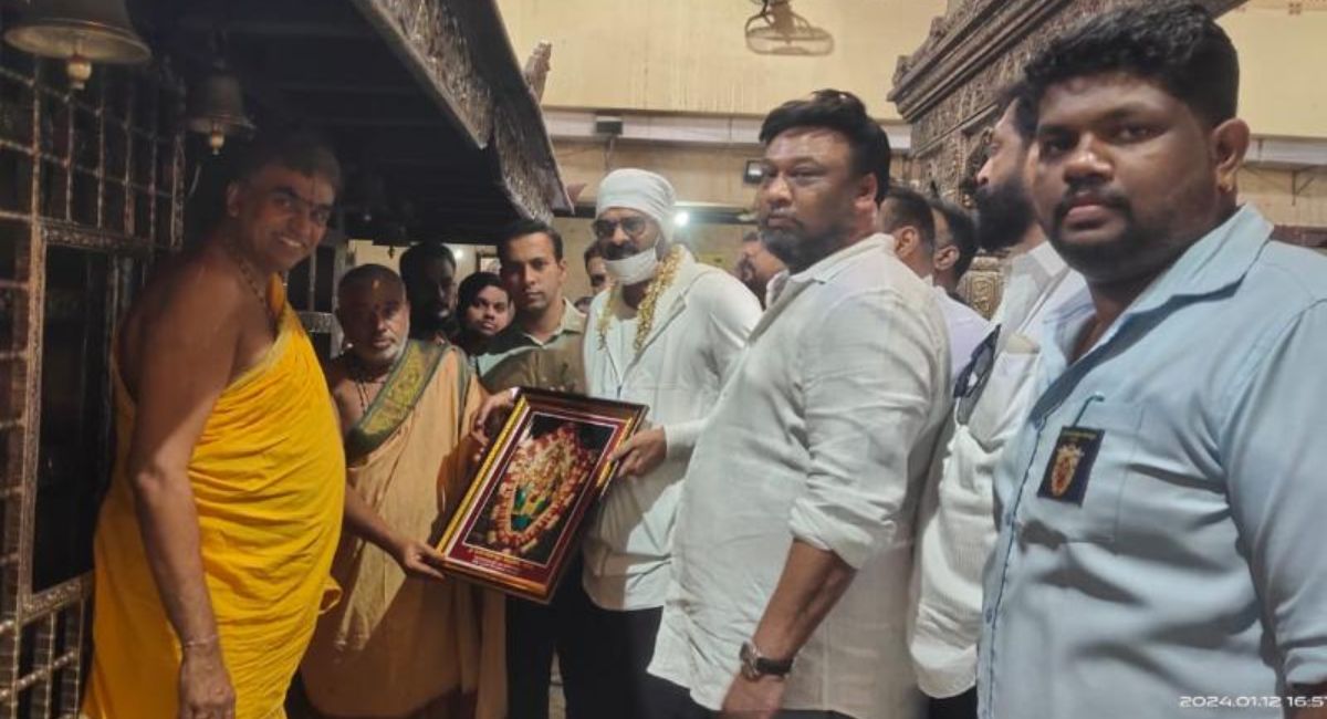 prabhas_seeks_blessings_kateel_durga_parameshwari_temple.jpg