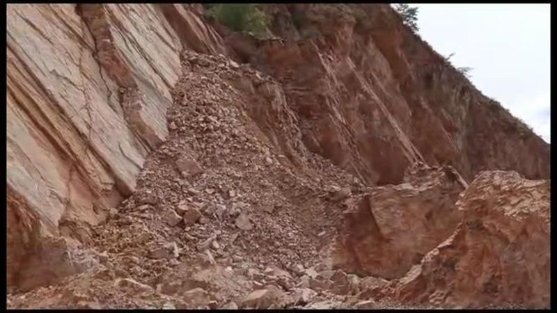 अलवर में कौन करता है अवैध खनन