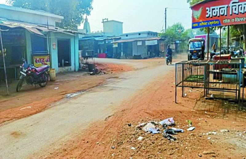 त्रिकोणीय मार्ग पर संकेतक बोर्ड नहीं होने से हमेशा बनी रहती है दुर्घटना की आशंका