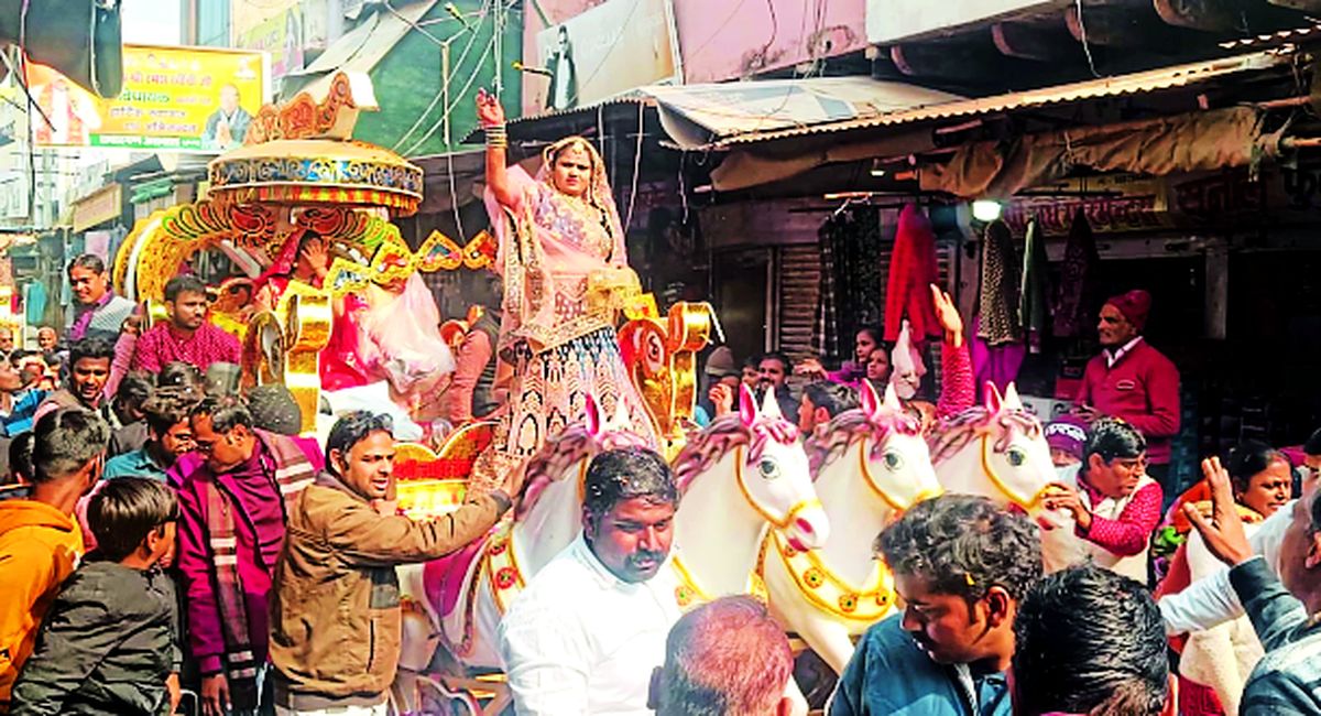 गाजेबाजे से निकाला मुमुक्षु नेहा जैन का वरसीदान वरघोड़ा, उमड़े श्रद्धालु, देखे वीडियो