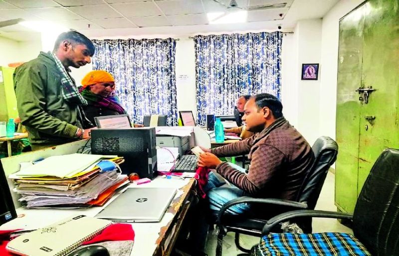 एकाउंट नंबर व नाम में गलती से अटक रही पेंशन