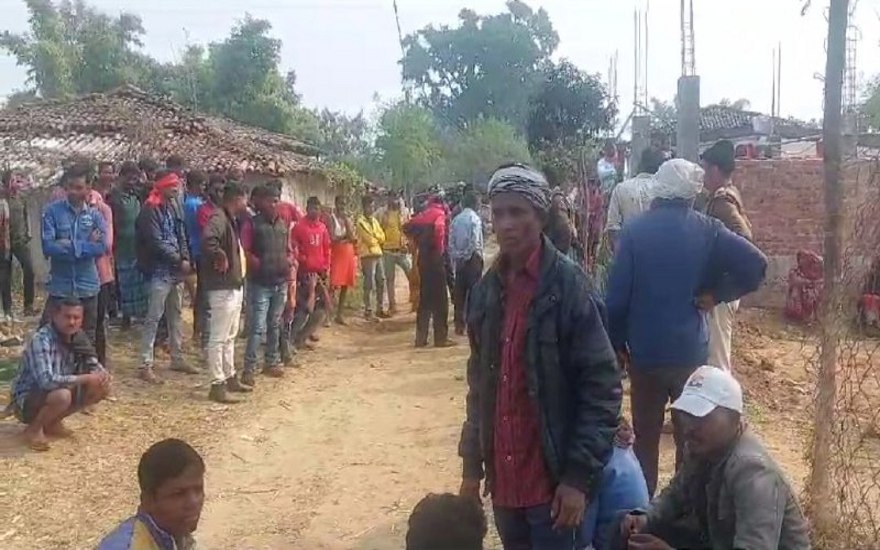 Video: नव विवाहिता की संदिग्ध हालत में फांसी पर लटकती मिली लाश, पति समेत ससुराल वाले घर छोडक़र फरार