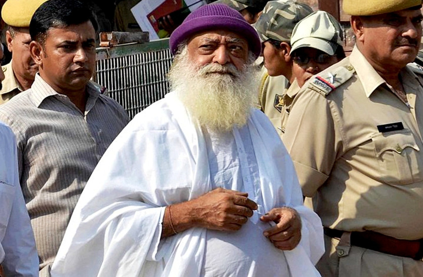 Asaram's lawyer beaten up by supporters in Jodhpur rajasthan