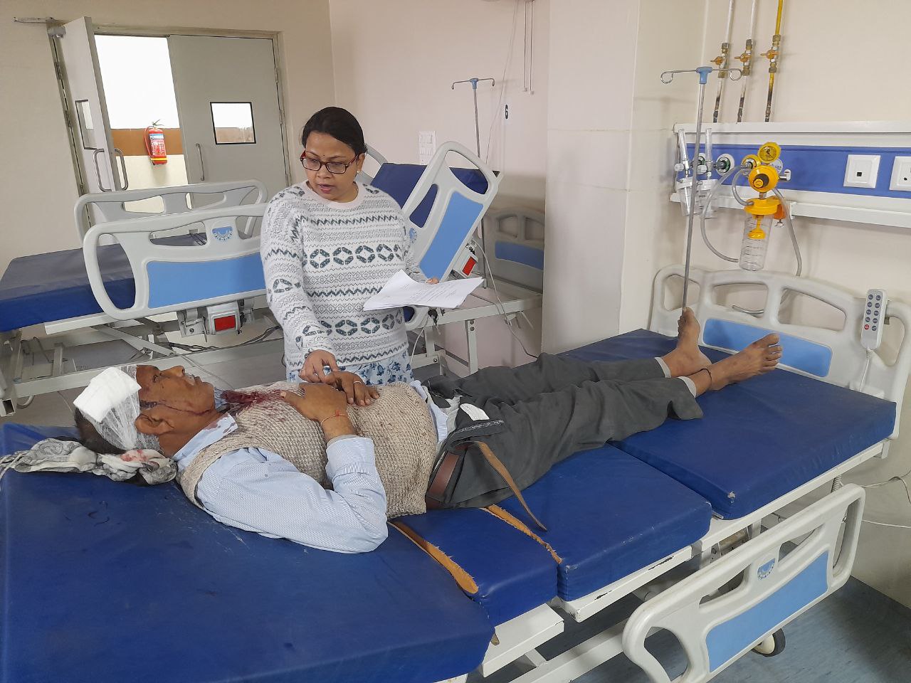 कुआं गांव में खूनी संघर्ष, डिप्टी कलेक्टर रीवा के माता-पिता चाचा को आई गंभीर चोट