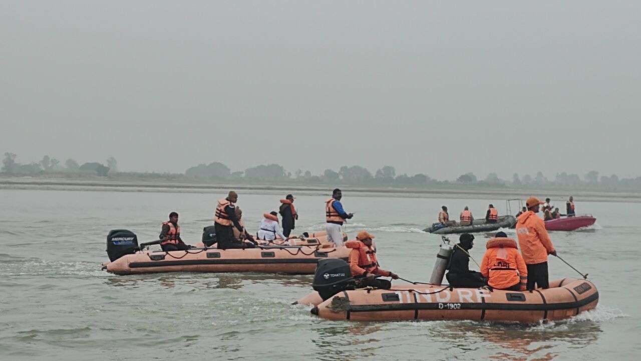 सरयू में दौड़ेगी सोलर बोट, सीएम योगी ने बटन दबाकर किया शुभारंभ