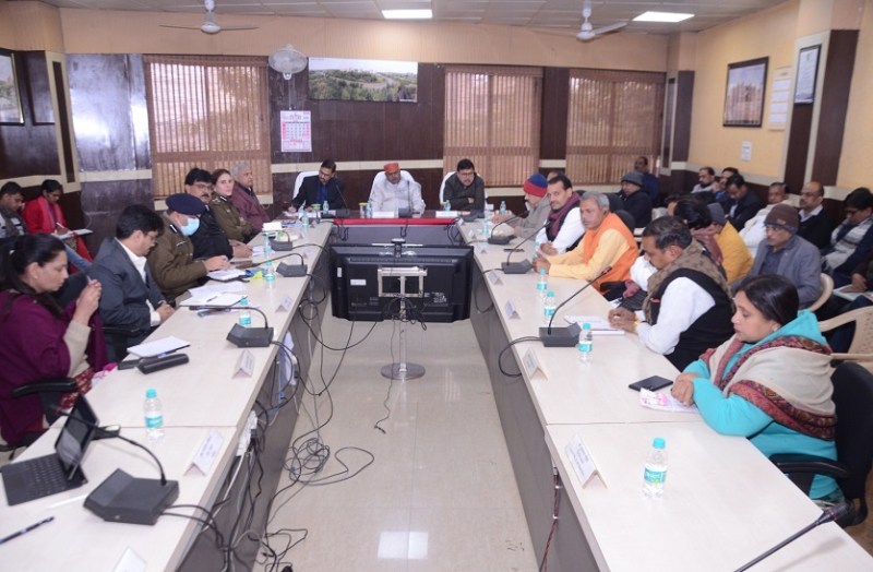 मंत्री बोले- शहर की सफाई व स्ट्रीट लाइटों से संतुष्ट नहीं, सडक़ों में गड्ढे भी