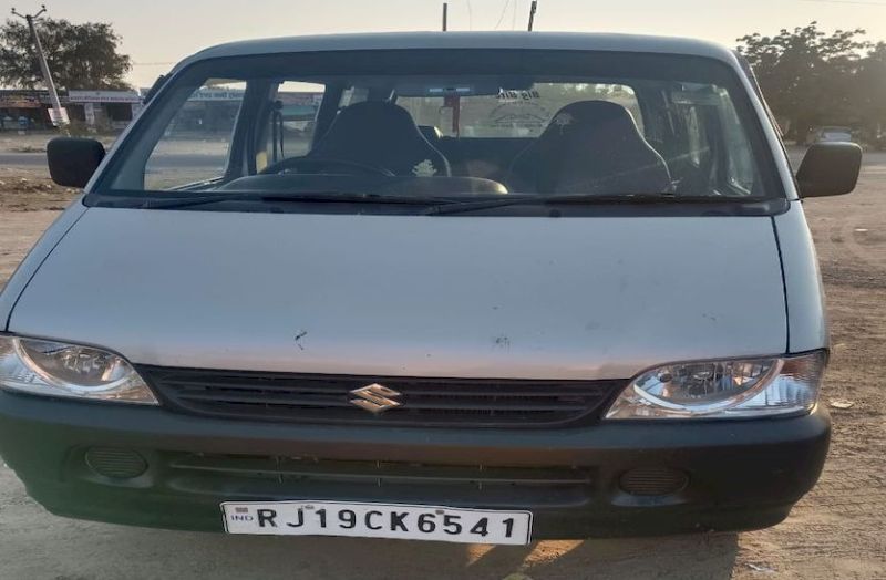 सरकारी कार्यालय के बाहर से कार चोरी, टापरा में मिली