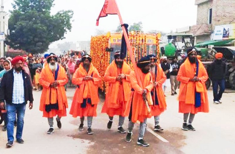 नगर कीर्तन में उमड़ी श्रद्धा, गुरु महिमा का गुणगान