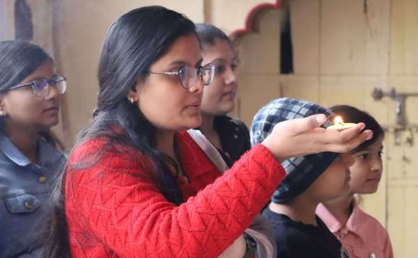 There is huge enthusiasm among the people across Dholpur district regarding the Pran Pratistha program in Ayodhya, temples are shining with lights... see photos