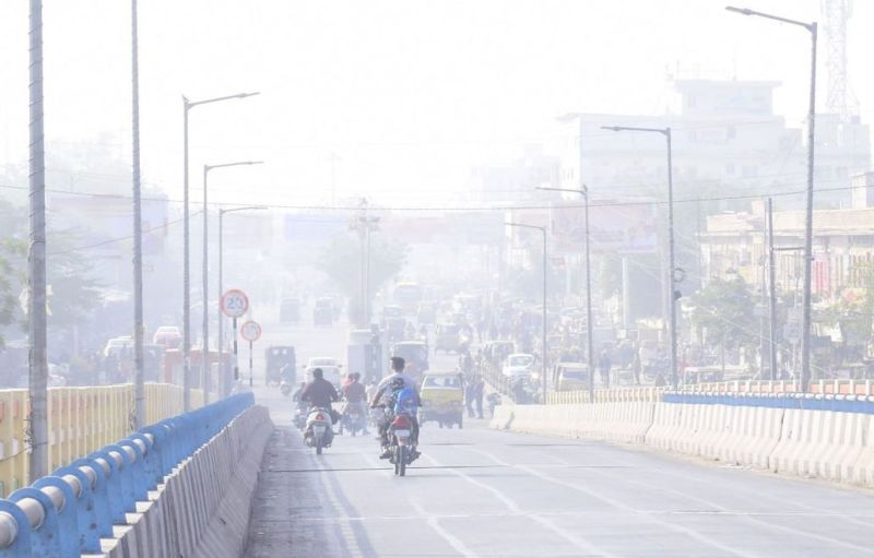 बाड़मेर में सुबह काफी घना कोहरा छाया रहा।