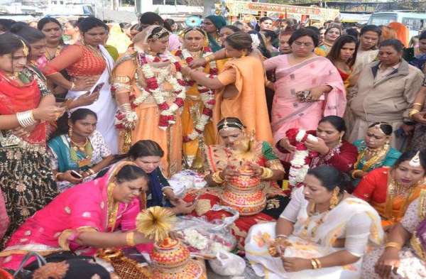 अखिल भारतीय किन्नर समाज का राष्ट्रीय अधिवेशन -हर्षोल्लास से निकाली कलश यात्रा