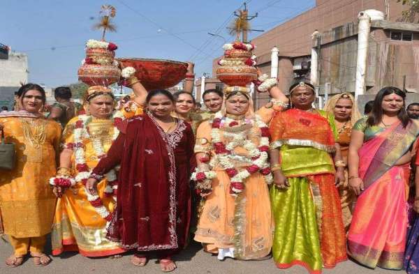 अखिल भारतीय किन्नर समाज का राष्ट्रीय अधिवेशन -हर्षोल्लास से निकाली कलश यात्रा