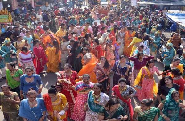 अखिल भारतीय किन्नर समाज का राष्ट्रीय अधिवेशन -हर्षोल्लास से निकाली कलश यात्रा