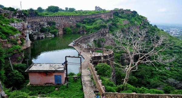 chittor_fort.jpg