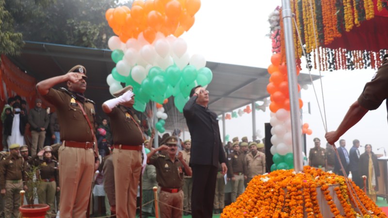 minister-jitin-prasad-took-salute-of-parade-in-moradabad.jpg