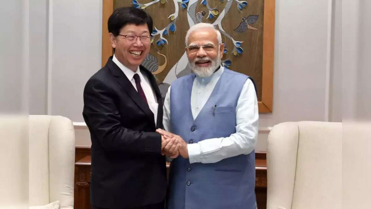 pm_narendra_modi_with_young_liu_1.jpg