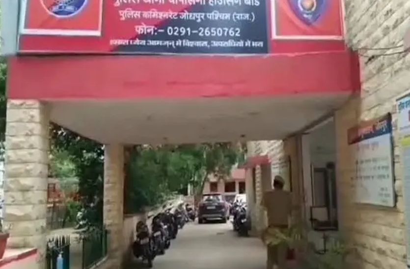 बीस मिनट में ताले व कांच फोड़कर दुकान से लाखों के मोबाइल चुराए