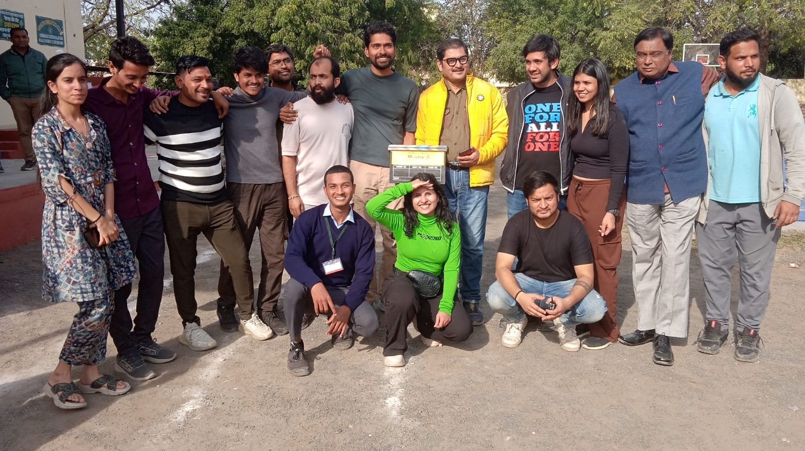 द्विअर्थी संवाद पर एक सीमा तक रोक आवश्यक
