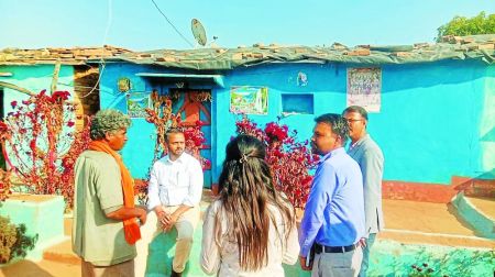 अनियमितता बरतने पर ग्राम विकास अधिकारी निलंबित, 4 को दिया नोटिस