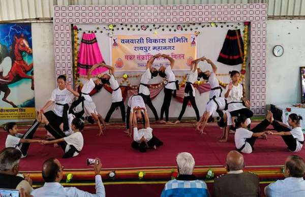  कार्यक्रम की अध्यक्षता वनवासी विकास समिति छत्तीसगढ के प्रांत अध्यक्ष उमेश कच्छप द्वारा की गई। कार्यक्रम का शुभारंभ दीप प्रज्वलन के साथ किया गया, कार्यक्रम में मुख्य अतिथि ने अपने उदबोधन में जनजातीय नायकों के स्वतंत्रता संग्राम में योगदान के बारे में जानकारी दी।