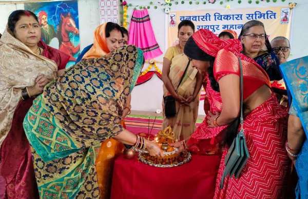  उक्त कार्यक्रम में मुख्य अतिथि के रूप में प्रोफेसर डॉ एन. वी. रमना राव, डायरेक्टर, एन. आई. टी. रायपुर, विशिष्ट अतिथि के रूप में जगदीश झंवर, समाजसेवी एवं व्यवसायी, ईश्वर प्रसाद अग्रवाल ,उद्योगपति व अग्रवाल समाज के राष्ट्रीय उपाध्यक्ष , तथा मुख्य वक्ता के रूप मे महेश बिरला, संघचालक, राष्ट्रीय स्वयंसेवक संघ रायपुर महानगर उपस्थित रहे।