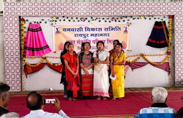  कार्यक्रम के अंत मे धन के देवता कुबेर के पूजन के पश्चात् लड्डू की आकर्षक नीलामी की गई, नीलामी से प्राप्त राशि का उपयोग जनजातीय समाज के उत्थान व कल्याण आश्रम के संचालन में किया जाएगा। उक्त कार्यक्रम में वनवासी विकास समिति रायपुर महानगर के सभी पदाधिकारी, कार्यकर्ता व लगभग 400 से अधिक नगरवासी सम्मिलित हुए।