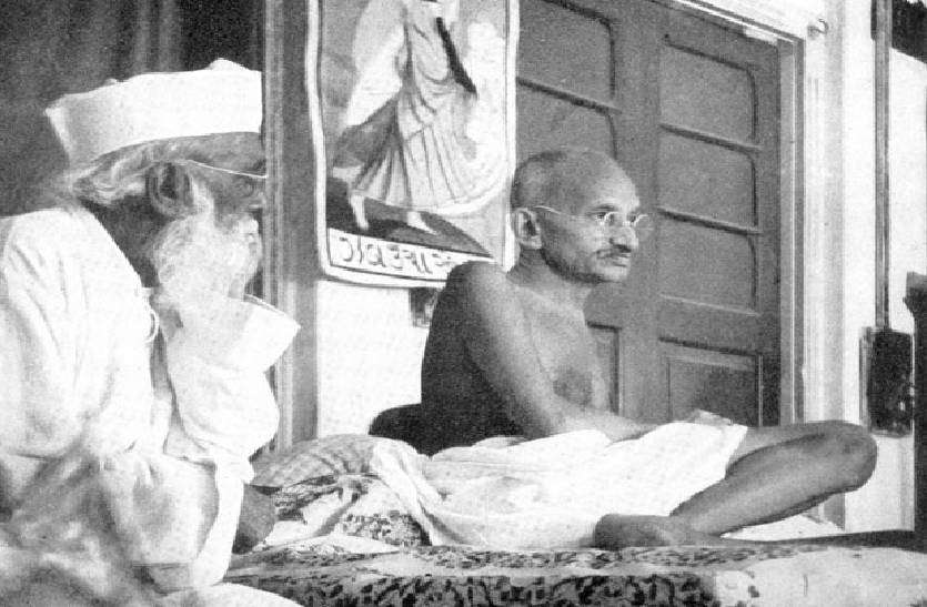 abbas_tayyabji_ke_sath_gandhiji_1934.jpg