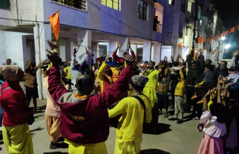 लाभांडी आदर्श संकल्प सोसायटी फेज 2 में हुआ हरिनाम संकीर्तन