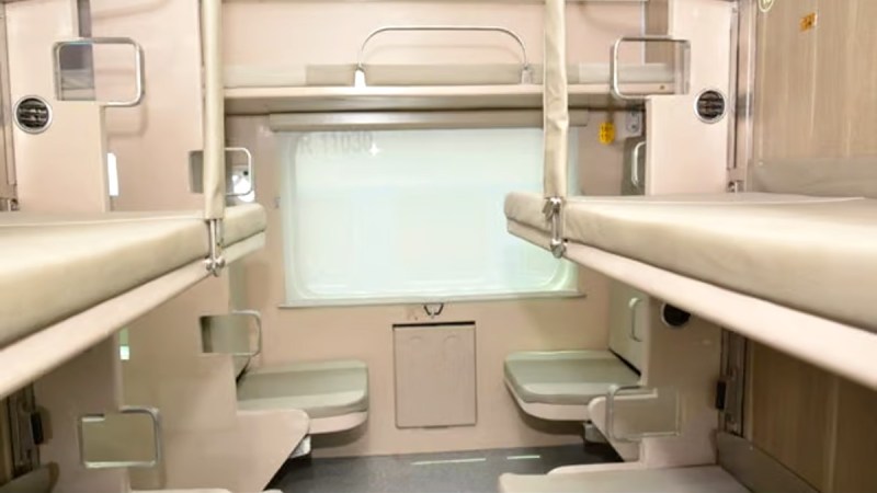 indian_railway_economy_coach.jpg