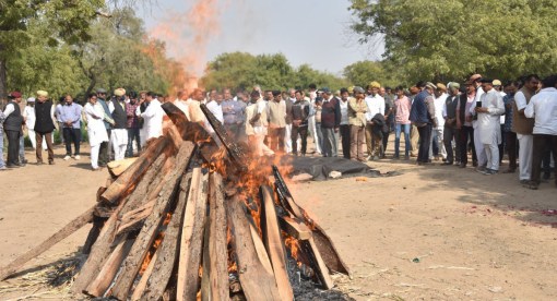 chitra_singh_funeral.jpg