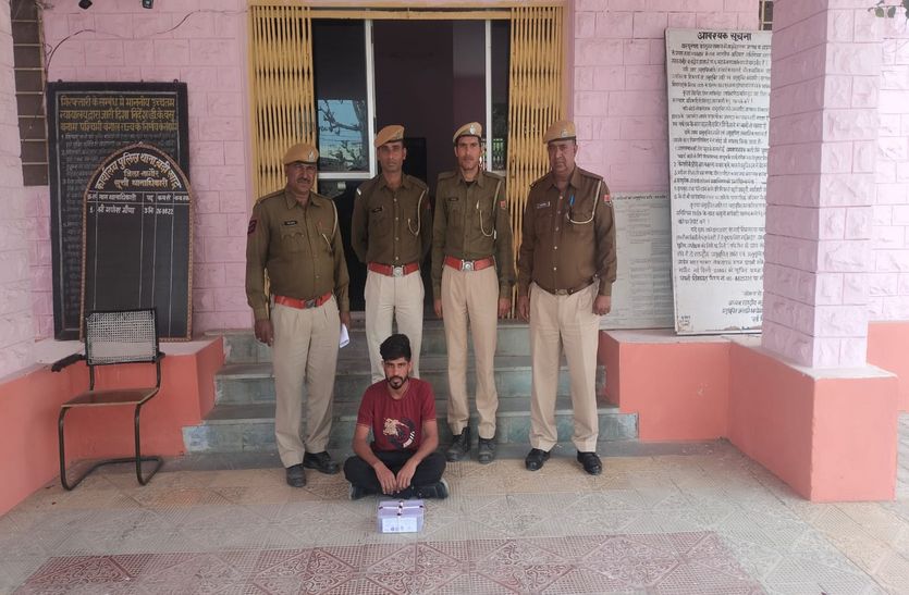 गैंगस्टर को फॉलो करने का आरोपी गिरफ्तार, देशी पिस्टल व जिंदा कारतूस बरामद