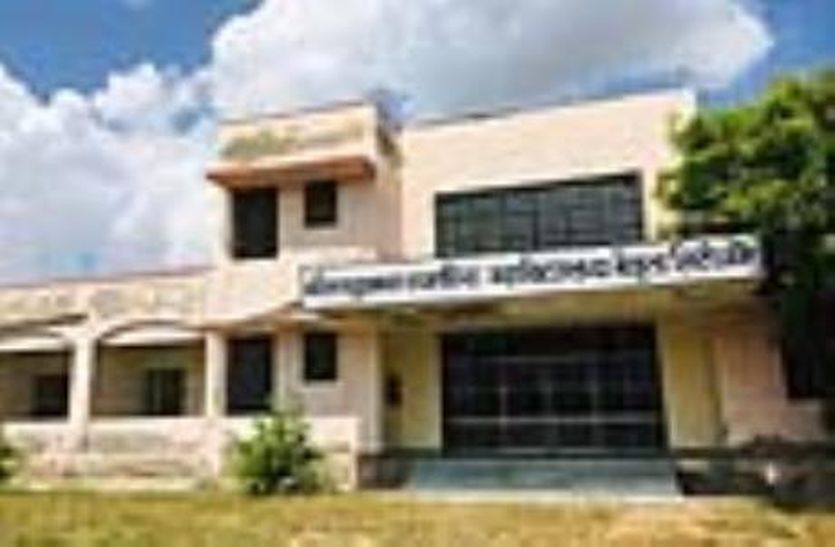 एक करोड़ से बना कन्या छात्रावास व इंडोर स्टेडियम को खुलने का इंतजार