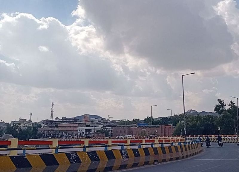 दिन में बादलों की आवाजाही