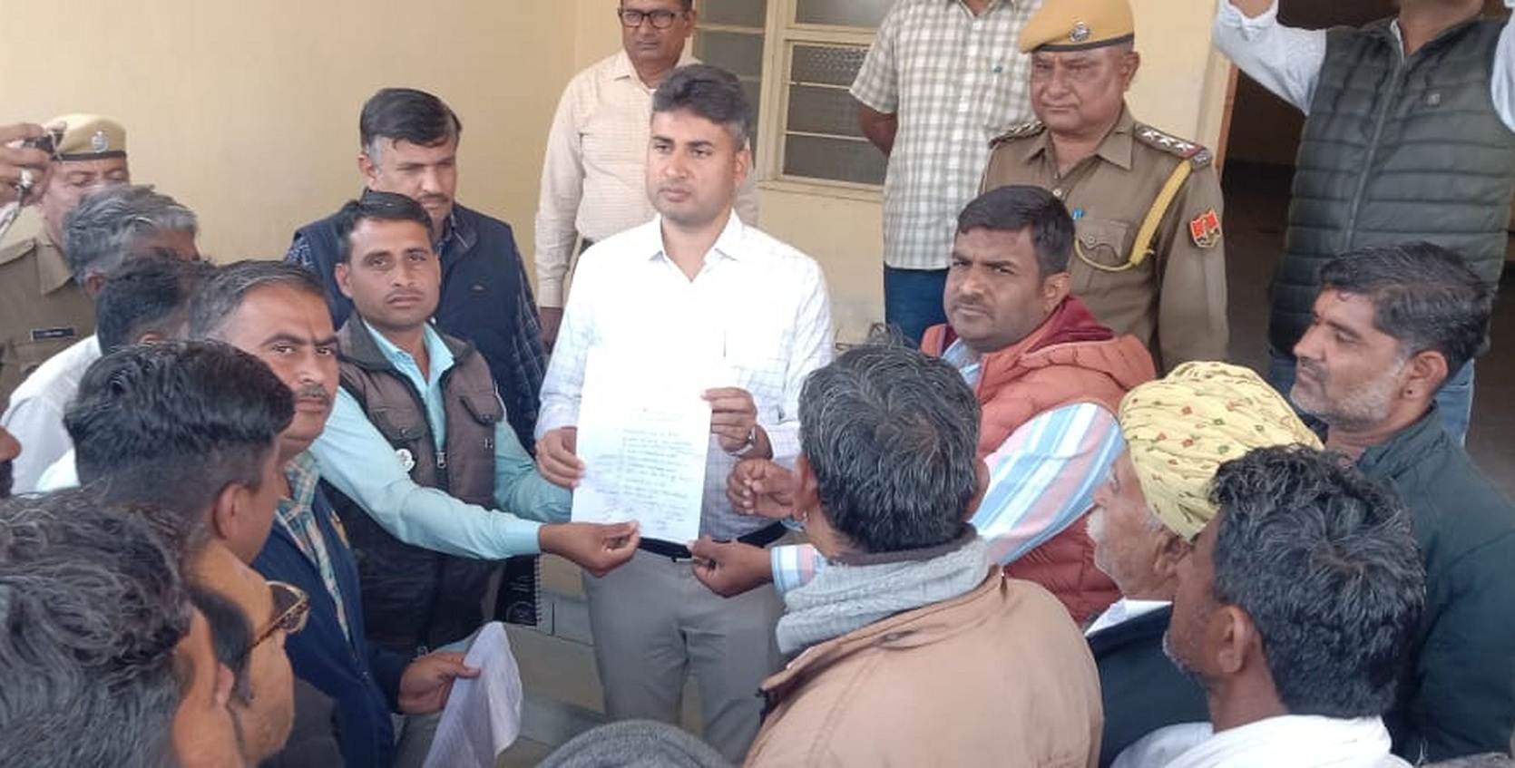 किसानों ने जताया विरोध: कृषि क्लेम की राशि दिलाएं, करें कार्रवाई